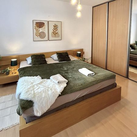 Apartment Tina - Old Town, Ac, Free Private Parking Bratislava Exterior photo