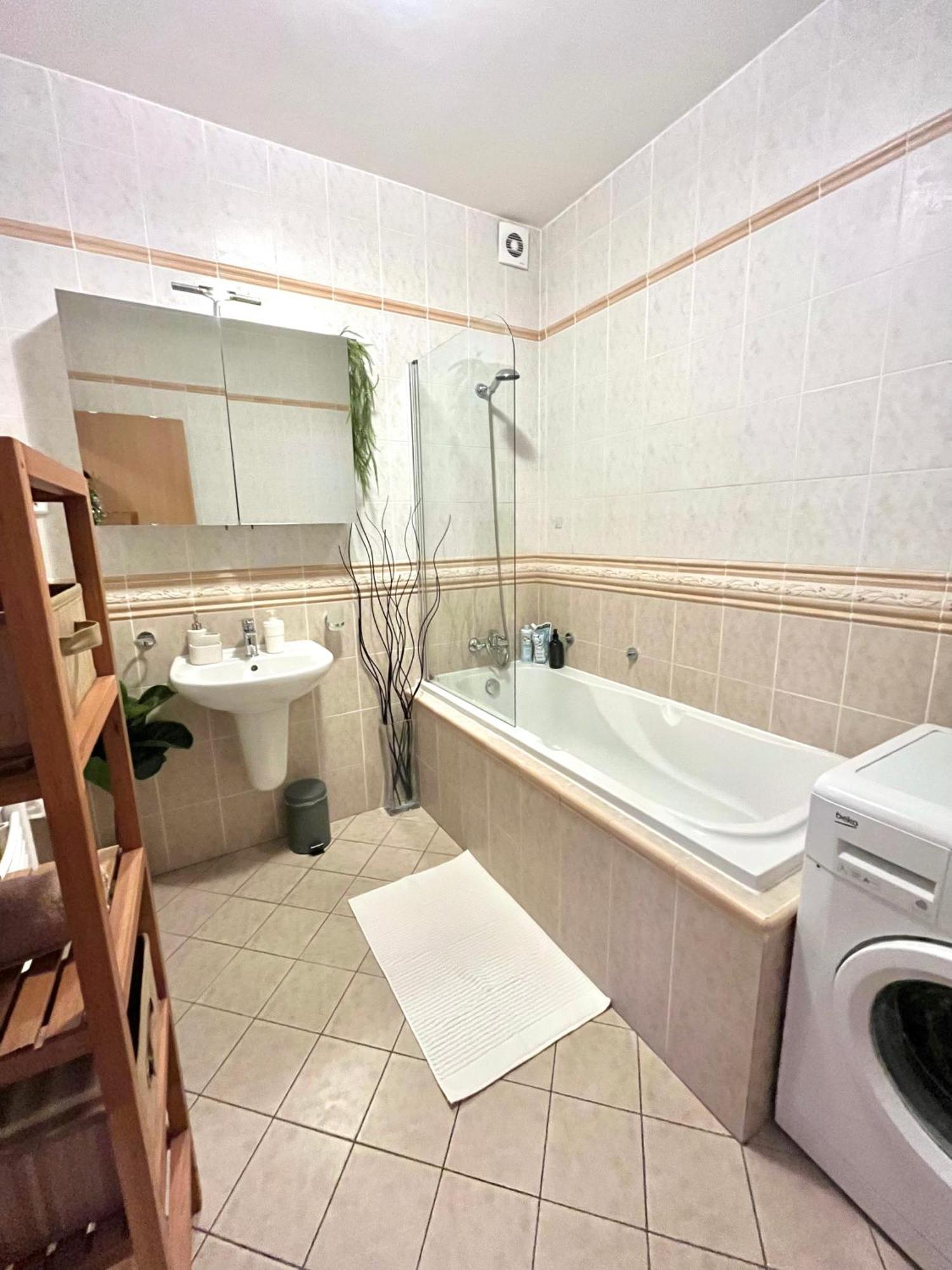 Apartment Tina - Old Town, Ac, Free Private Parking Bratislava Exterior photo
